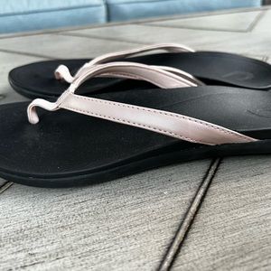 OluKai Ho Opio petal pink metallic beach sandals